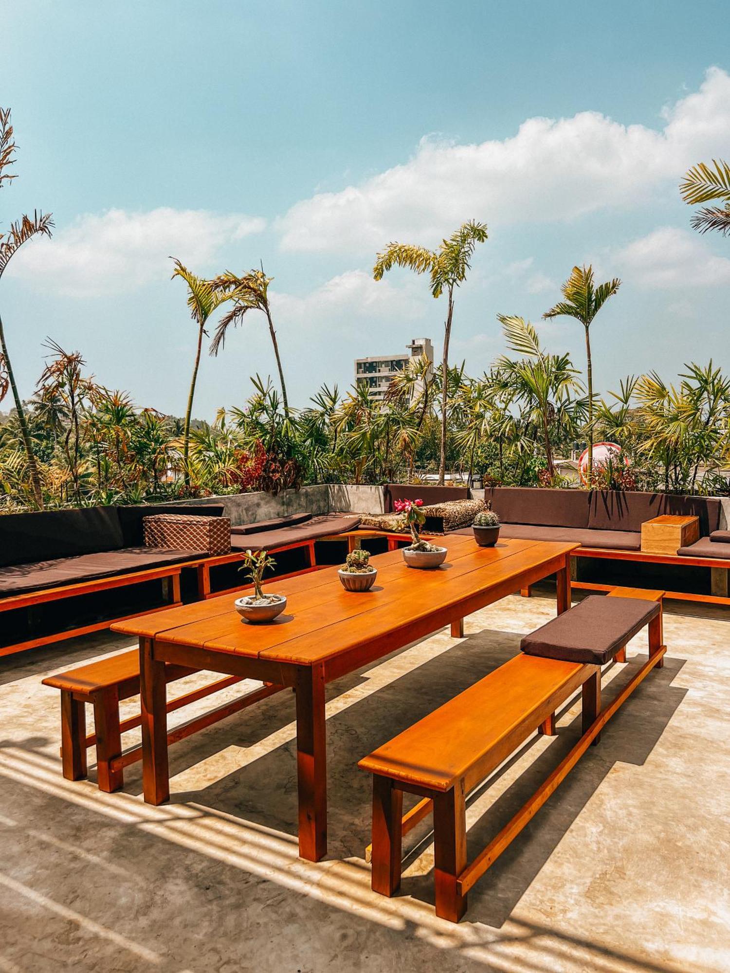 Yasis Surf Lodge Mirissa Luaran gambar